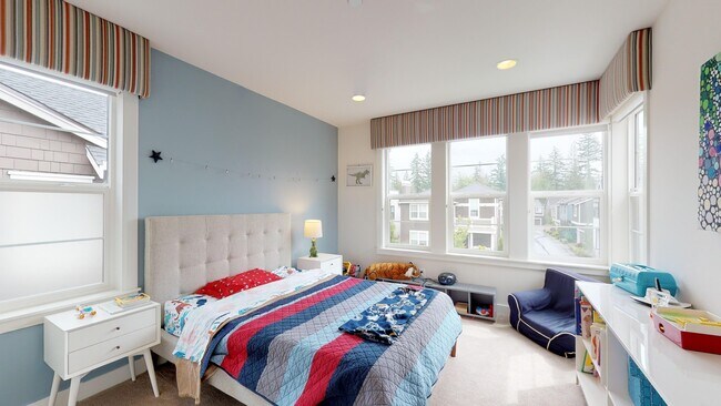 Building Photo - Issaquah highlands 5 bedroom plus Den and 5.5 bathroom newer home with a lot of amenities!!!  A m...