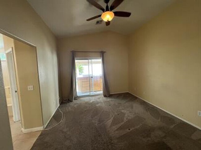 Building Photo - Great Single Story in Silverado Ranch Area