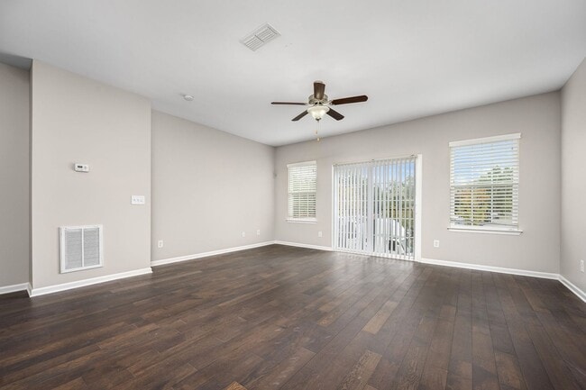 Building Photo - Luxury Townhome at the Boulevard