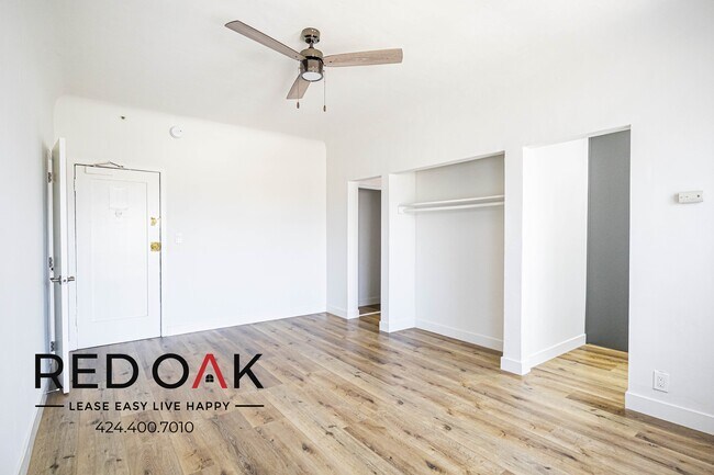Building Photo - 974 S Gramercy Pl