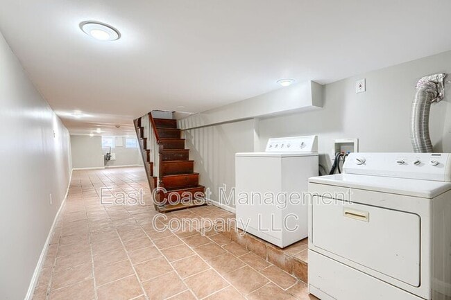 Building Photo - 2204 Ruskin Ave