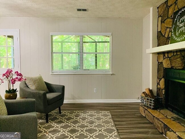 Building Photo - 180 Crabtree Dr