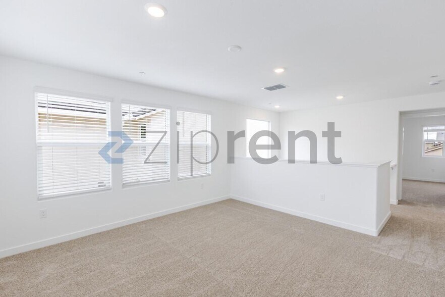 Building Photo - 8399 Sinesky Wy