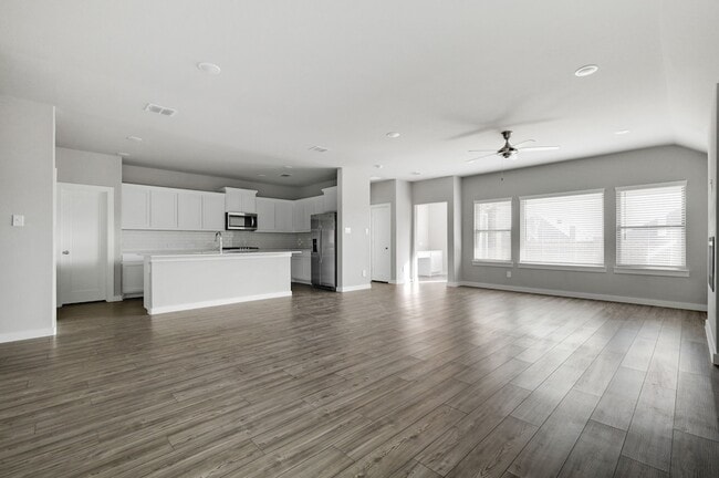 Building Photo - 364 Braves Wy