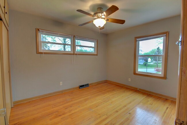 Building Photo - Remodeled 3 Bedroom Home