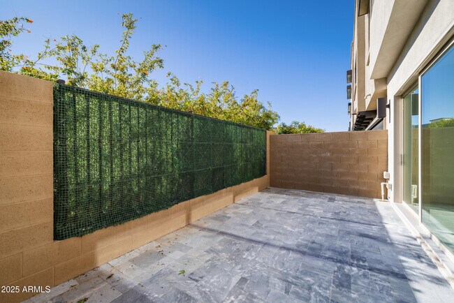 Building Photo - 7349 E Vista Bonita Dr