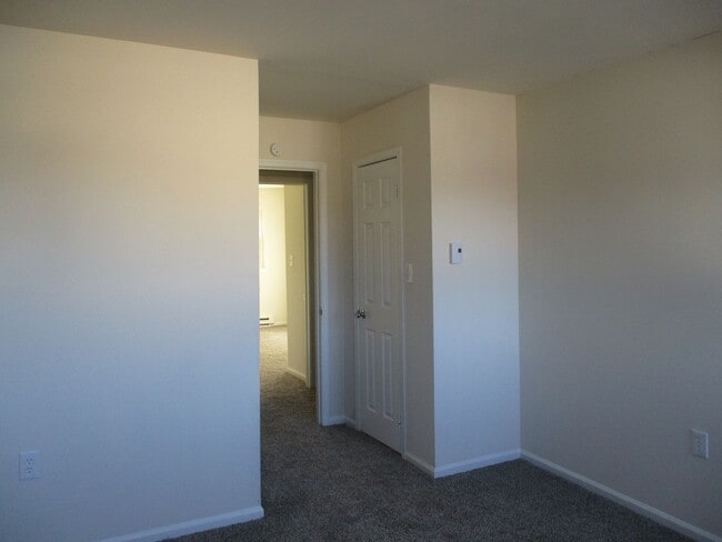 Building Photo - 3BR Townhome - Northampton School District