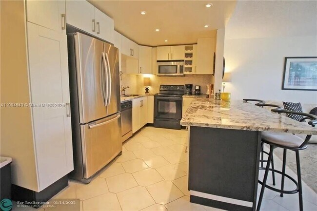 Building Photo - 4008 Berkshire A