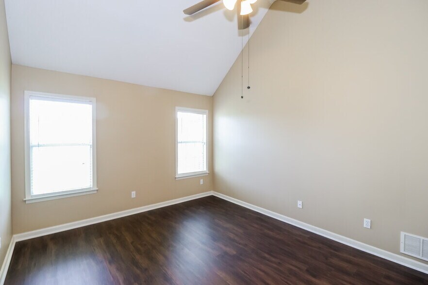 Building Photo - 115 Winding Creek Dr