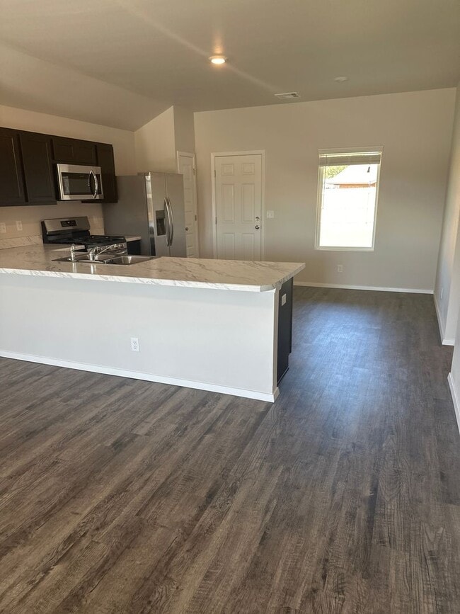 Building Photo - *NOW PRELEASING* Three Bedroom | Two Bath Home in Broken Arrow