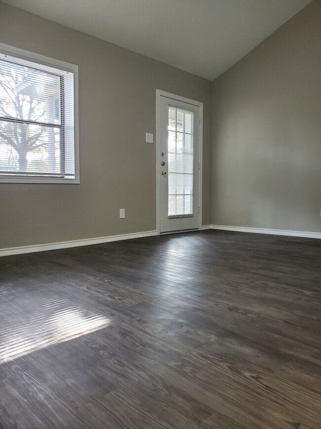 Living Room - 10027 Kilarney Dr
