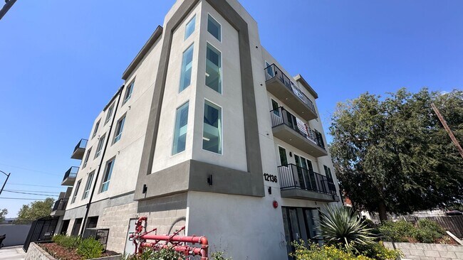 Building Photo - Spacious 3-Bedroom Low-Income Unit – Conte...