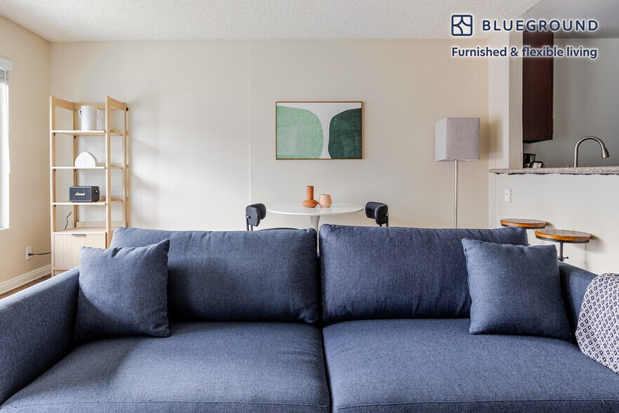 Building Photo - 611 N Howard St