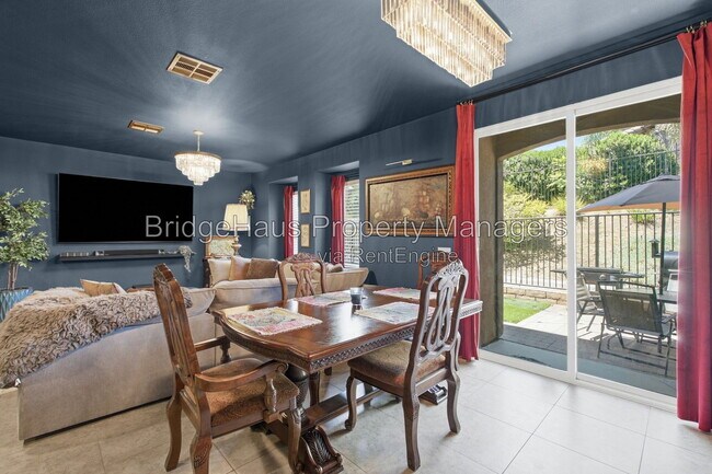 Building Photo - 425 S Meadowbrook Dr