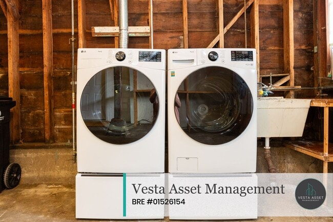 Building Photo - Bright 2BR + Office Single-Family Home wit...