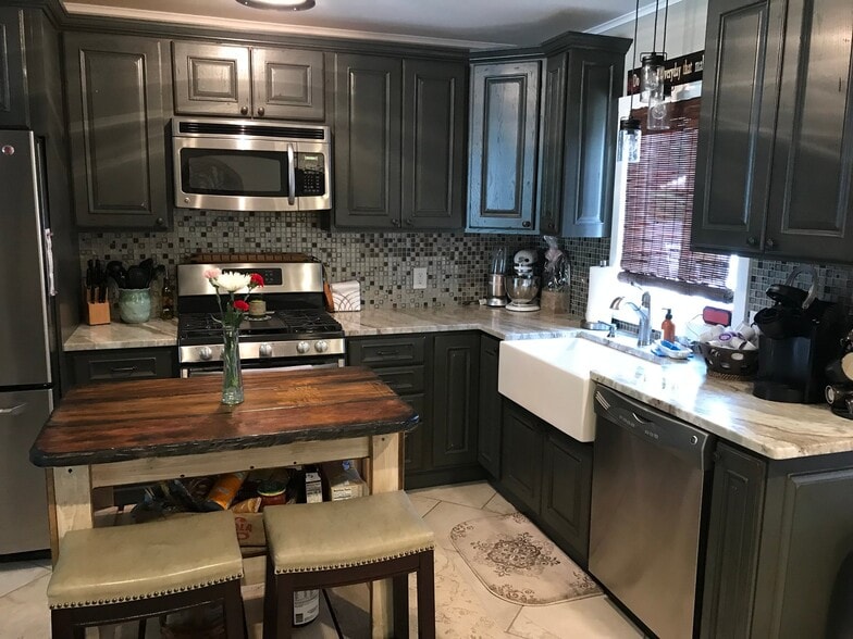 Building Photo - 14 Clark St