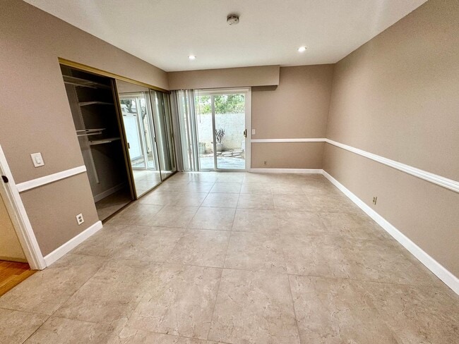 Building Photo - Charming 3 bedroom home in a great family ...
