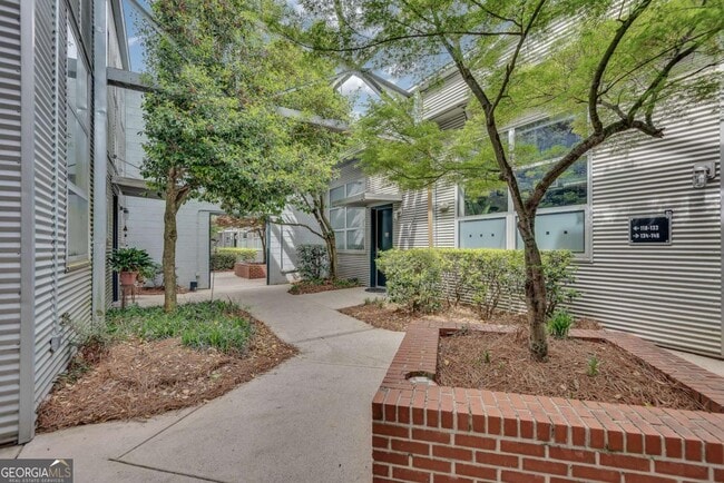 Building Photo - 400 Village Pkwy