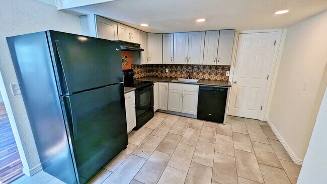 Building Photo - SO MUCH LIGHT! Beautifully Updated Smart Home 2Bd 2Bth 2nd Floor End Unit Condo in Aurora Schools