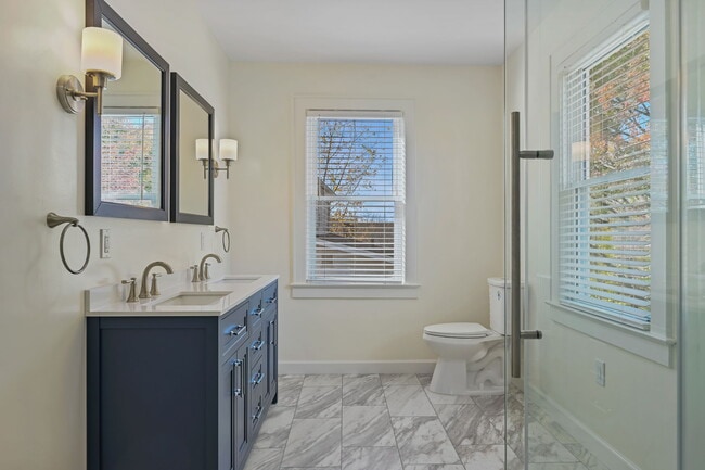 Building Photo - 158 Henry St