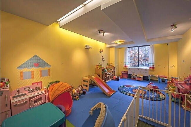 Building Photo - 300 Rector Pl