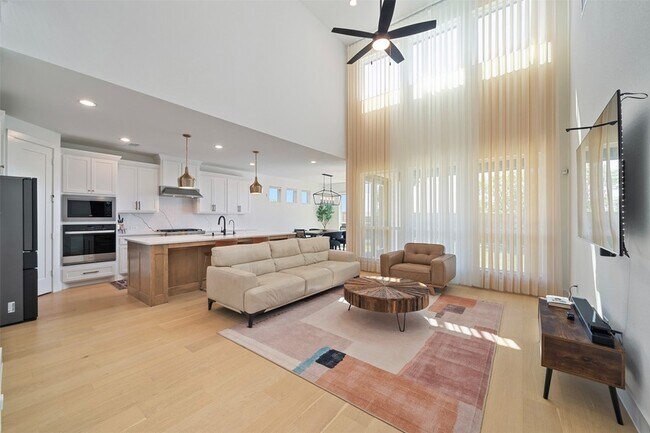Building Photo - 120 Tornillo Dr