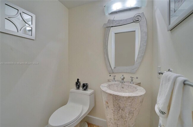 Building Photo - 1247 Seminole Dr