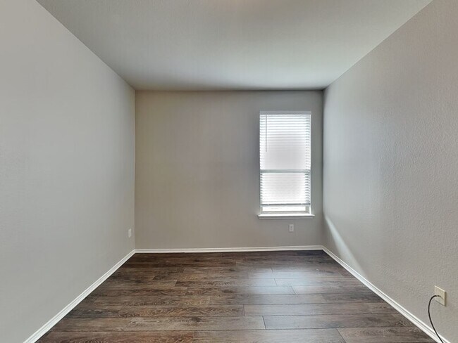 Building Photo - 12509 Patnoe Dr