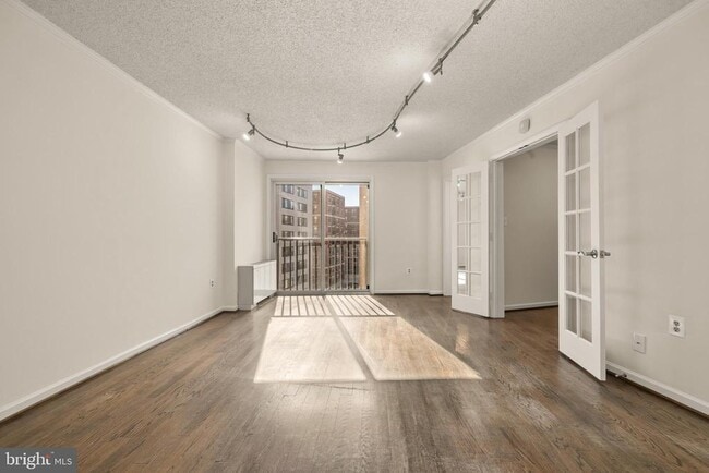 Building Photo - 1239 Vermont Ave NW