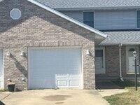 Building Photo - Move in ready 2 bedroom 1.5 bath Chatham Townhouse