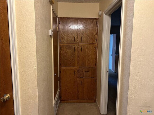 Building Photo - Spacious 3 Bedroom Home with Sunroom & Large Backyard