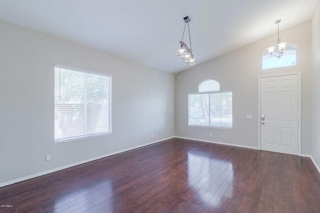 Building Photo - 230 S Pineview Pl