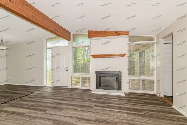 Building Photo - 890 St Anthony Ln