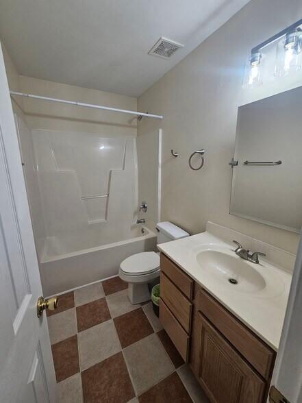 Building Photo - 8654 Heirloom Dr NE