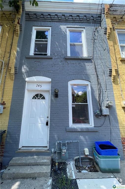 Building Photo - 745 E 6th St