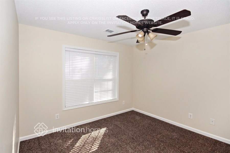 Building Photo - 3061 Ridgeview Dr