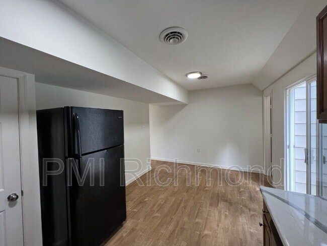 Building Photo - 307 Cedarwood Rd