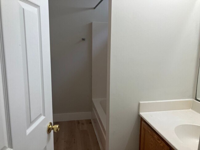 Building Photo - 426 Live Oak Walk