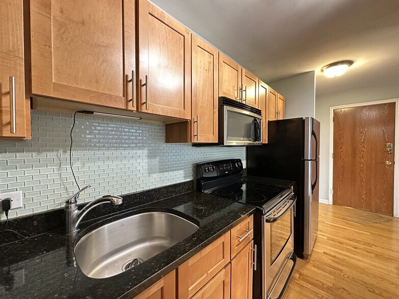Building Photo - 4180 N Marine Dr