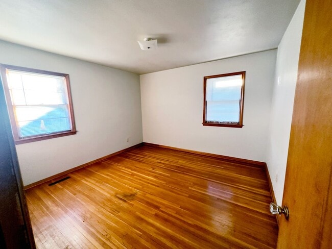 Building Photo - Rare 3 bedroom plus office home for rent!