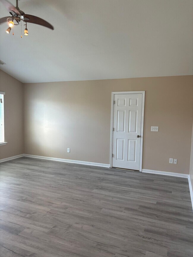 Building Photo - 1825 Polaris Dr