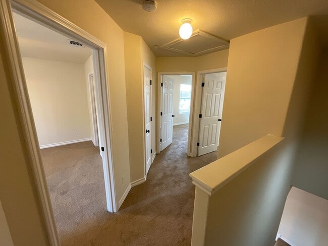 Building Photo - 6403 Aspen Hill