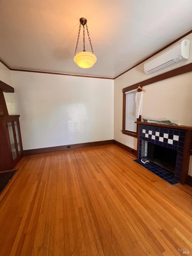 Building Photo - 347 10th St