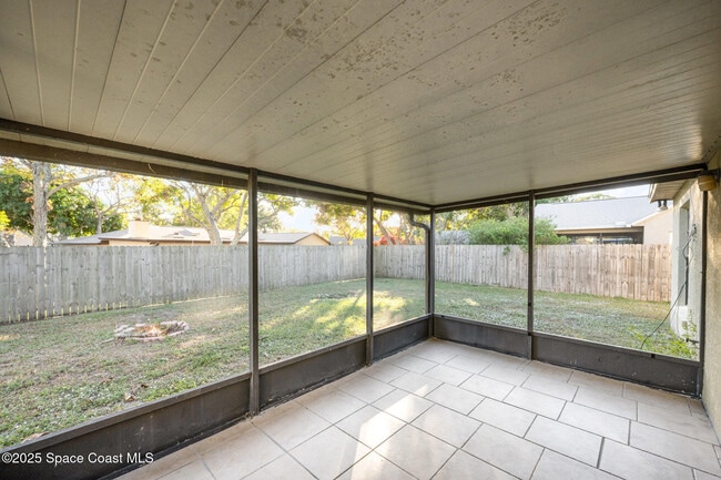 Building Photo - 869 Yorktowne Dr