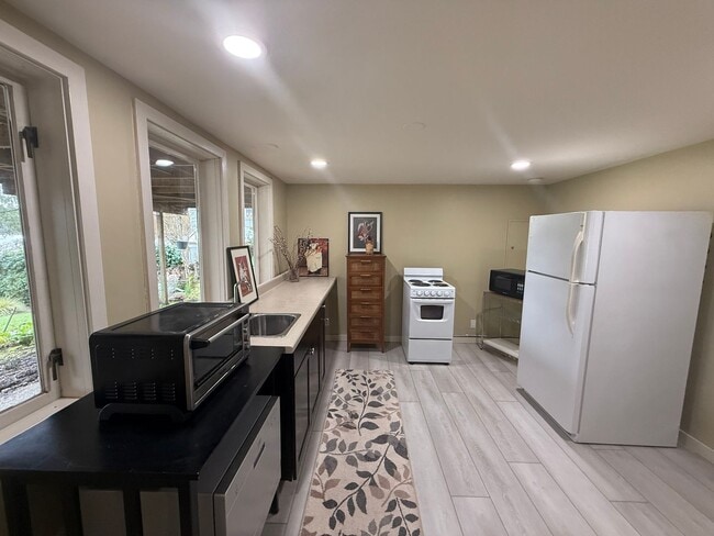 Building Photo - Charming 1 bed, 1 bath overlooking Lake Ballinger in Edmonds Bottom Floor Of Duplex $2350/mo.