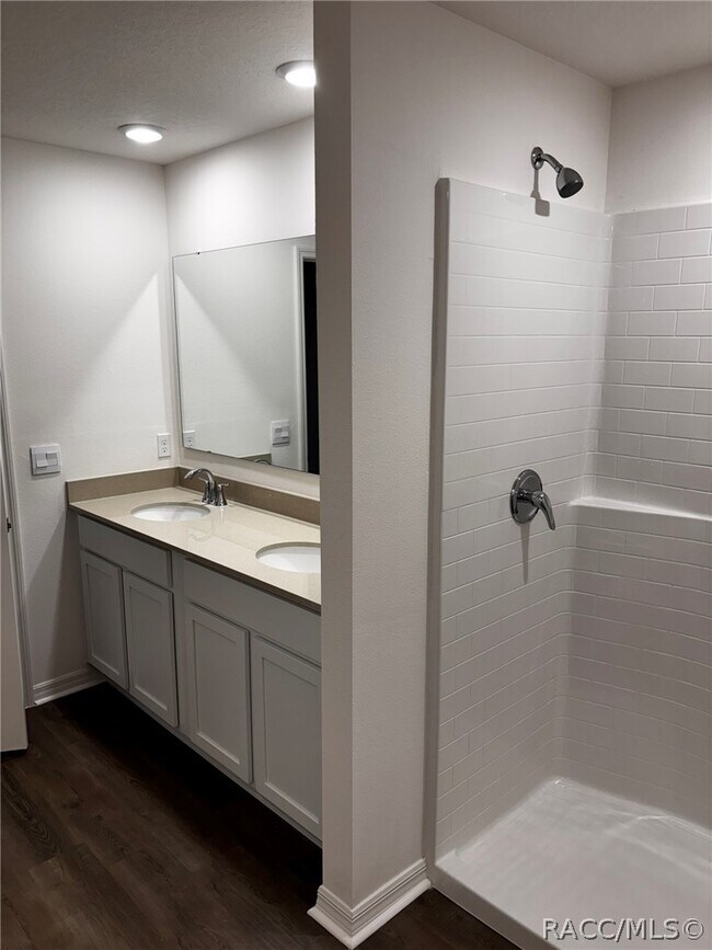 Building Photo - 2845 W Gardenia Dr