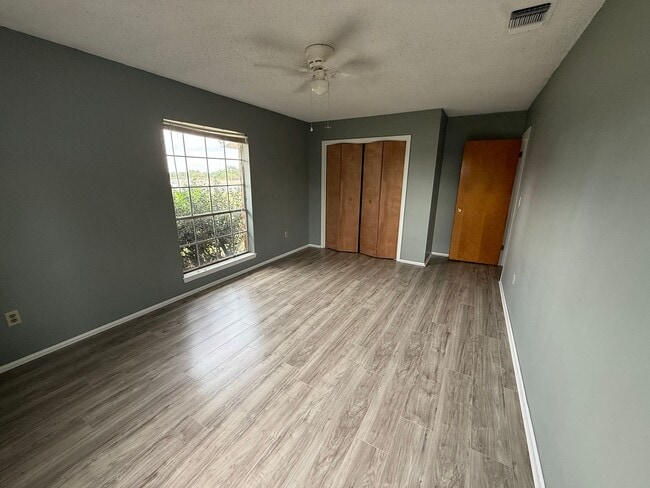 Building Photo - 713 FM 153