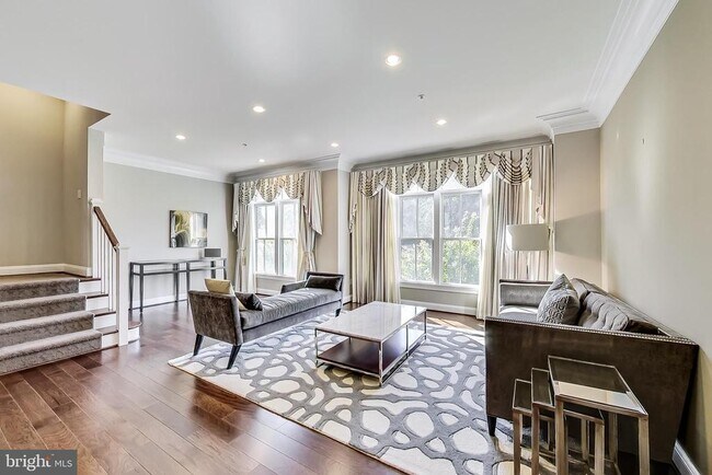 Building Photo - 10821 Symphony Park Dr