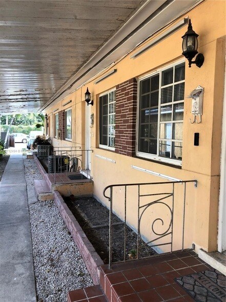 Primary Photo - 751 SW 10th St