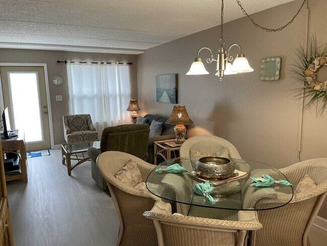 Building Photo - 115 E Coronado Dr